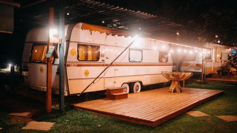 Carport pour camping-car : le guide complet pour choisir votre abri