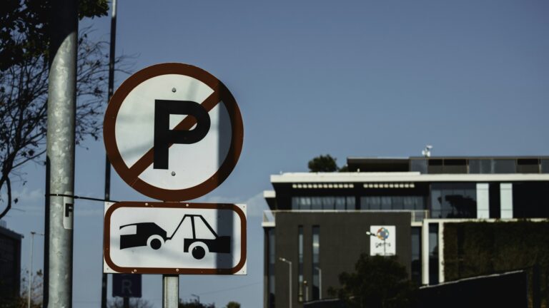 Prendre en photo un véhicule en infraction : que dit la loi ?