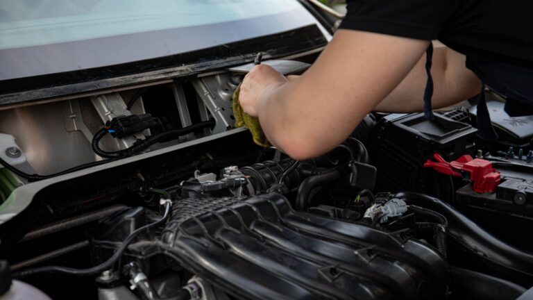 Défaut moteur sur Peugeot 208 : causes, solutions et diagnostic