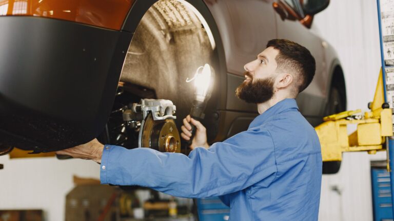 Remplacement du liquide de frein : quand et comment le faire ?