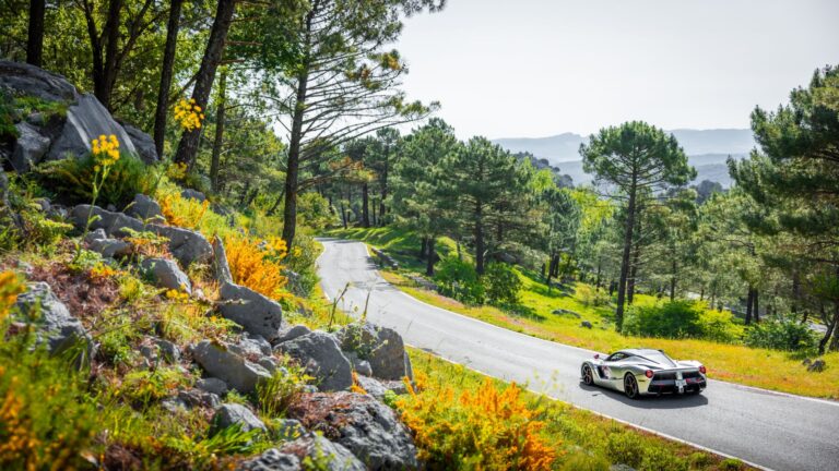 Porsche 918 Spyder supercar : fiche, prix et performances